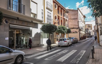 Intenta atracar a punta de navaja en una pasteler&iacute;a y los due&ntilde;os se enfrentan a &eacute;l hasta que huye
