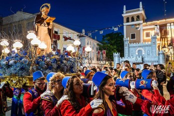 La devoci&oacute;n a San Ant&oacute;n culmina unos brillantes Moros y Cristianos