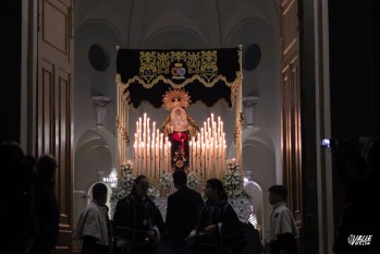 Dolor y fe bajo la luz de las velas