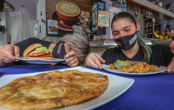 El Derrocat, buen ambiente y comida deliciosa  en el coraz&oacute;n de Petrer