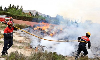 Prenden fuego a una gran cantidad de maleza y abandonan el lugar a 50 metros del colegio Pintor Sorolla
