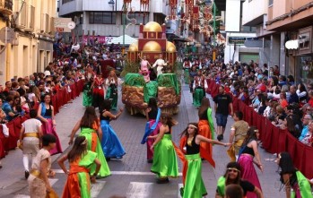 Peque&ntilde;os protagonistas en un ilusionante desfile 