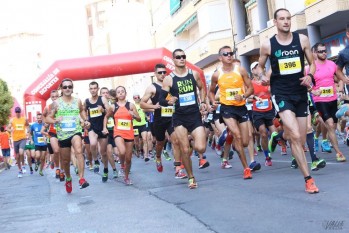 Unos 500 atletas participan en la primera carrera 10 Km y 5 Km Ciudad de Elda