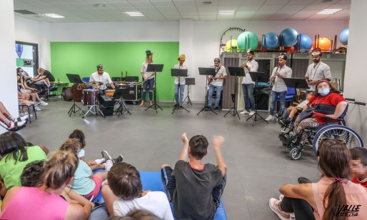 La Orquesta ADDA Sinf&oacute;nica visita Sense Barreres, Asprodis y el centro Miguel de Cervantes