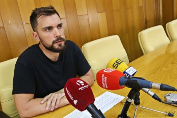 IU denuncia irregularidades de 10.000 euros en las facturas y los servicios de la contrata de mensajer&iacute;a