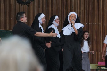 Actuaci&oacute;n solidaria de la Escuela de Arte Dram&aacute;tico Olga Sanchiz Esteve en el Teatro Cervantes
