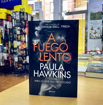 "A fuego lento" de Paula Hawkins,
