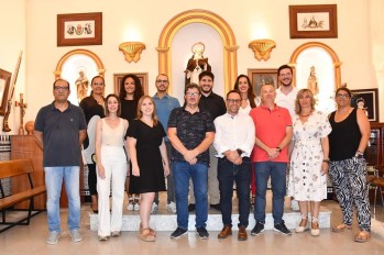 Pedro Serrano presenta al equipo que conforma la Junta Central de Comparsas