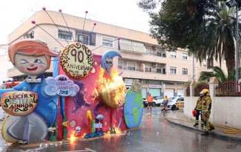 Ni la lluvia apaga el sentimiento fallero