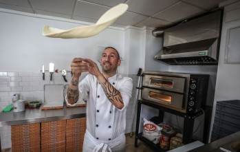 La Pizzer&iacute;a Davide abre en agosto con servicio gratuito a campos
