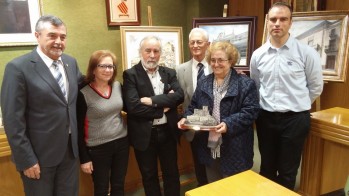 Petrer recibe tres cuadros del siglo XIX de la mano de la familia Guill&eacute;n-Poveda