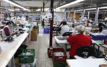 Las f&aacute;bricas de zapatos cierran a partir del lunes