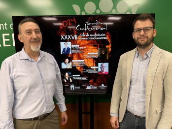 La periodista &Aacute;ngeles Blanco y el responsable de RRSS del Museo del Prado Bernardo Pajares en el Oto&ntilde;o Cultural de Petrer