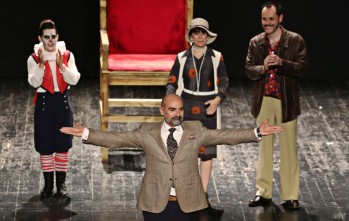 El actor eldense Antonio Nieves hizo re&iacute;r y reflexionar al Teatro Castelar sobre la crueldad