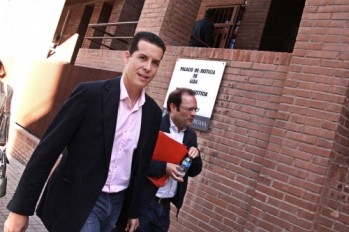 Rub&eacute;n Alfaro y Eduardo Vicente declaran ante el juez a causa de una querella por "injurias"