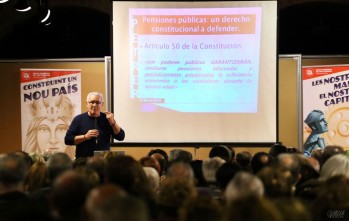 Cayo Lara: "Las pensiones que peligran son las de los j&oacute;venes, ellos tambi&eacute;n deben tomar las calles" 