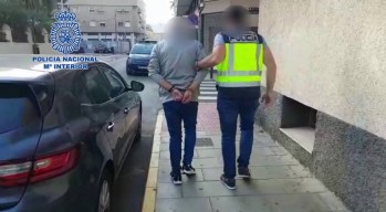 Detienen al fugitivo acusado de agredir sexualmente a una mujer tras asaltarla en su vivienda con un hacha