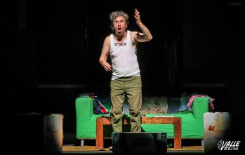 Gabino Diego conquist&oacute; el Teatro Cervantes de Petrer