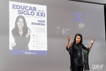 La pedagoga Mar Romera habl&oacute; en Elda sobre c&oacute;mo &ldquo;Educar en el siglo XXI&rdquo;