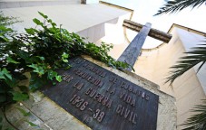 IU pide sustituir el nombre de calles de personajes del franquismo y quitar la Cruz de los Ca&iacute;dos de Elda