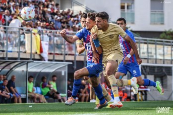 El Eldense empata y se aleja del primer puesto (2-2)