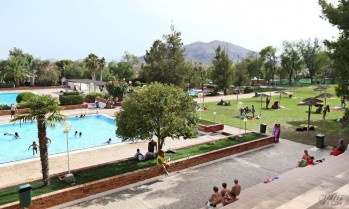 Las piscinas de San Crisp&iacute;n reciben 20.000 servicios de ba&ntilde;o durante un mes y medio