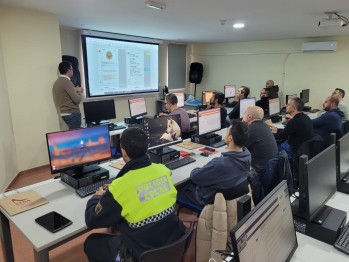 Nueva jornada de formaci&oacute;n para polic&iacute;as en Elda