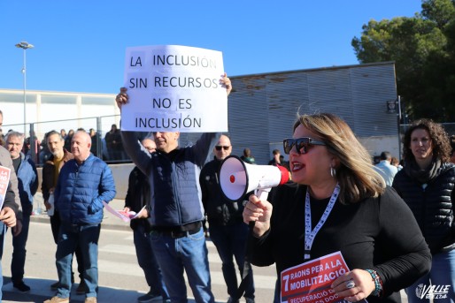 Los profesores se concentran contra "el deterioro de la Educaci&oacute;n p&uacute;blica"