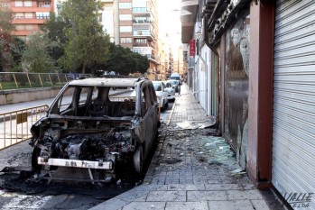 Queman un veh&iacute;culo junto a la Plaza Castelar