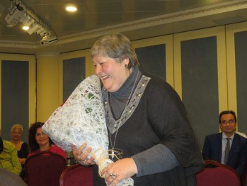 Ana Mar&iacute;a S&aacute;nchez en su 60 cumplea&ntilde;os recibi&oacute; la Insignia de Plata de la Escuela Superior de Canto