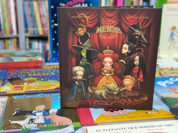 "La infancia de los malvados, villanos y mal&eacute;ficos" de S&eacute;bastien P&eacute;rez con ilustraciones de Benjam&iacute;n Lacombe