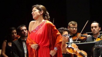 La soprano eldense Cristina S&aacute;nchez act&uacute;a en el Auditorio de la Diputaci&oacute;n de Alicante tras cosechar numerosos &eacute;xitos