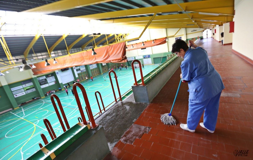 Petrer estudia municipalizar más servicios tras ahorrar 70.000 euros al año en limpieza Petrer estudia municipalizar más servicios tras ahorrar 70.000 euros al año en limpieza