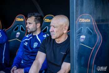 Claudio Barrag&aacute;n deja de ser el entrenador del CD Eldense