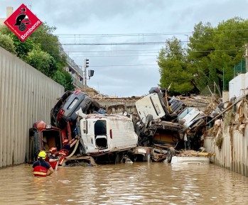 Decenas de bomberos eldenses contin&uacute;an ayudando en la cat&aacute;strofe de Valencia