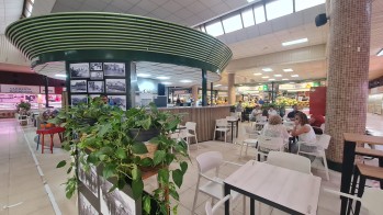 El bar del Mercado Central renueva su imagen y ampl&iacute;a su oferta gastron&oacute;mica