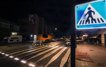 Petrer pone en marcha los pasos de peatones luminosos en la avenida Reina Sof&iacute;a