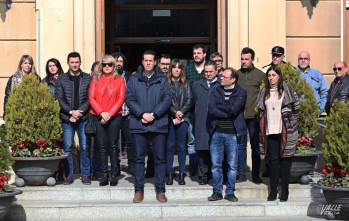 Minutos de silencio de los pol&iacute;ticos y del Departamento de Salud por la &uacute;ltima v&iacute;ctima de violencia de g&eacute;nero 