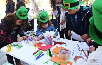 El verde irland&eacute;s dio color a la Plaza Castelar para celebrar el D&iacute;a de San Patricio