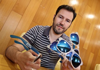 Turismo crea unas gafas de sol especialmente para Moros y Cristianos