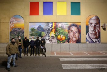 El mural del poeta Paco Moll&aacute; ya luce en la Biblioteca Municipal de Petrer