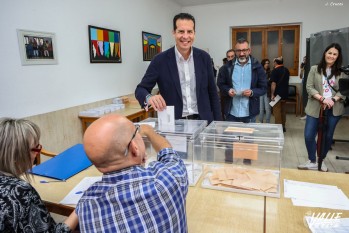 Aumenta la participaci&oacute;n en una ma&ntilde;ana electoral sin incidentes