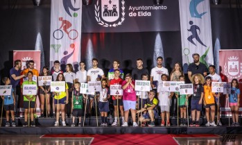 M&aacute;s de mil menores recogen su medalla en la Clausura del Deporte Escolar