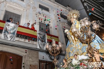 La Virgen de la Salud deslumbra en su d&iacute;a grande arropada por miles de eldenses
