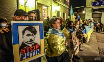 Unas 500 personas se manifiestan en Elda contra la invasi&oacute;n de Ucrania: &ldquo;Rusia no va a parar&rdquo;&nbsp;