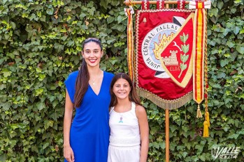 Camino de fuego y p&oacute;lvora: Carmen Cebri&aacute;n y Andrea La&iacute;n, Falleras Mayores de Elda