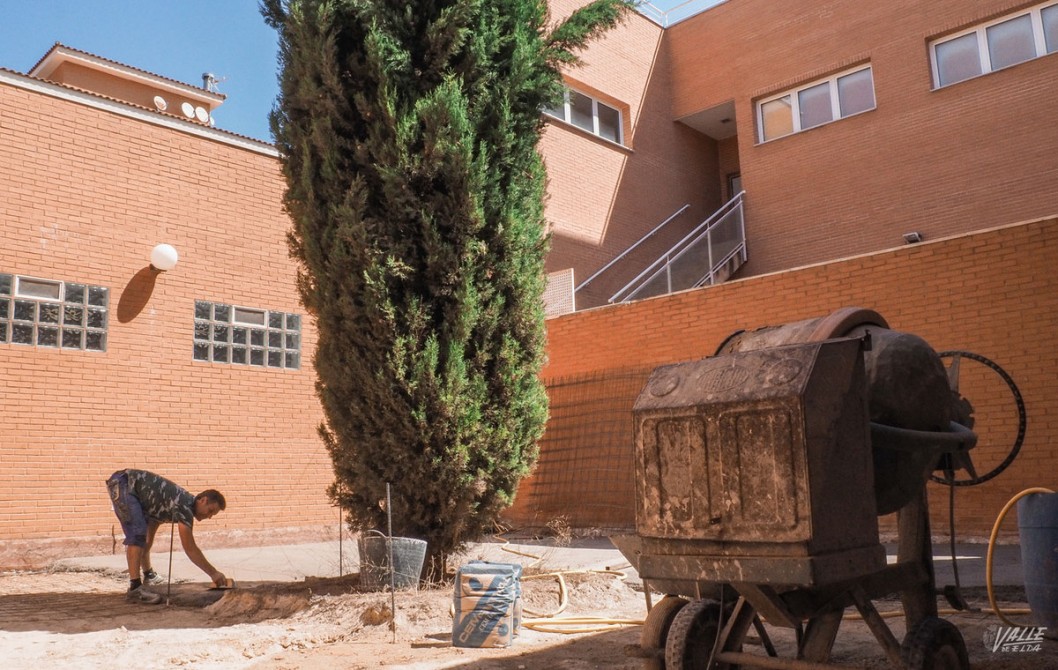 La biblioteca Enrique Amat de Petrer tendrá una zona de lectura al aire libre La biblioteca Enrique Amat de Petrer tendrá una zona de lectura al aire libre