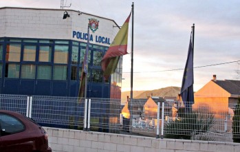 La Polic&iacute;a Local de Petrer se suma a las redes sociales Facebook y Twitter