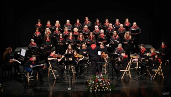 El Coro de la Mayordom&iacute;a de San Ant&oacute;n hace historia en el Teatro Castelar