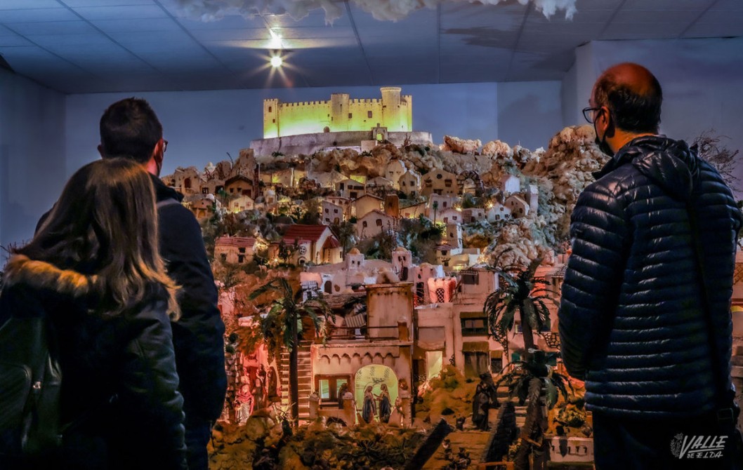 El belén de Hermandad de Cofradías lució el palacio condal de Elda El belén de Hermandad de Cofradías lució el palacio condal de Elda